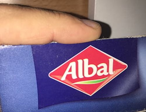 ¿Es seguro el uso del papel de aluminio en la manipulación de alimentos?
